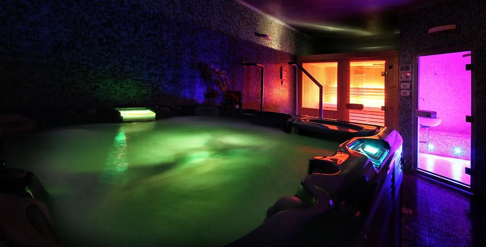Happy Hotel Atelier Gardone Riviera Centro & Beach Italy