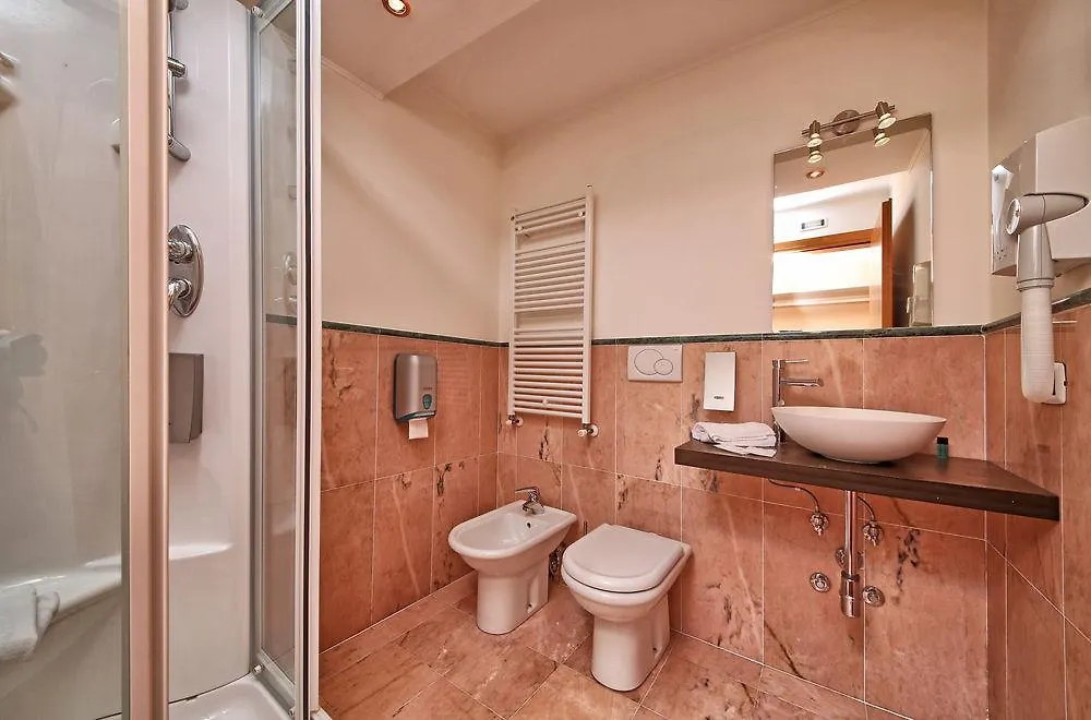 Happy Hotel Atelier Gardone Riviera Centro & Beach