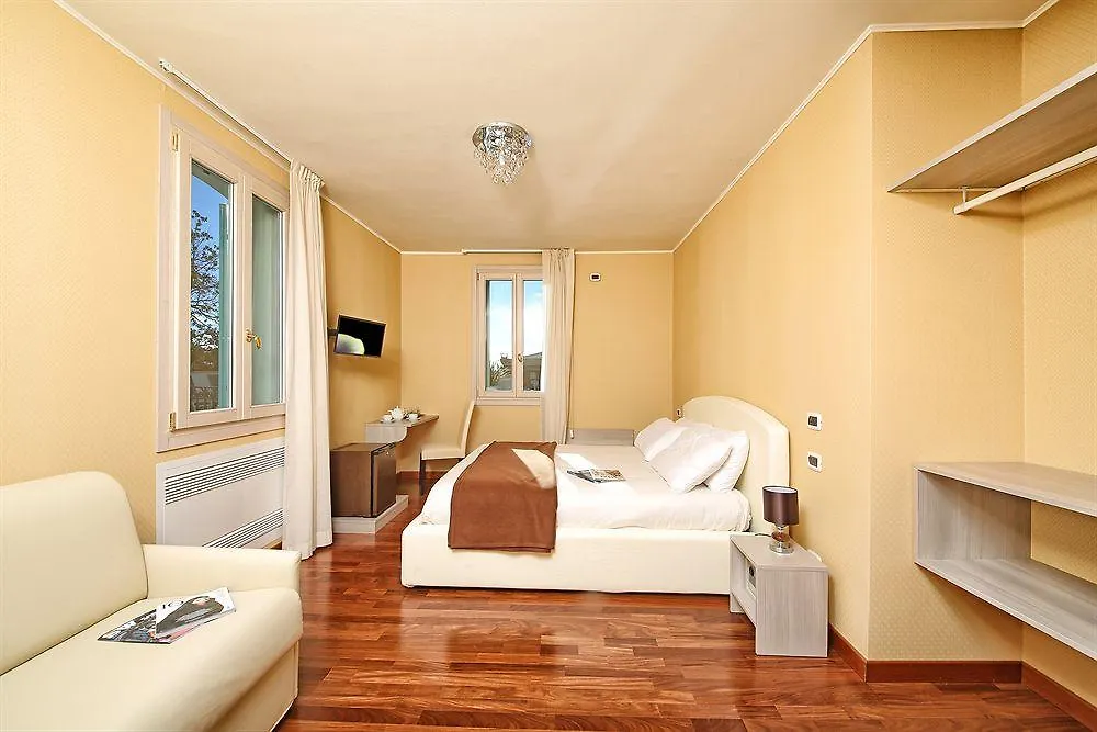 Happy Hotel Atelier Gardone Riviera Centro & Beach
