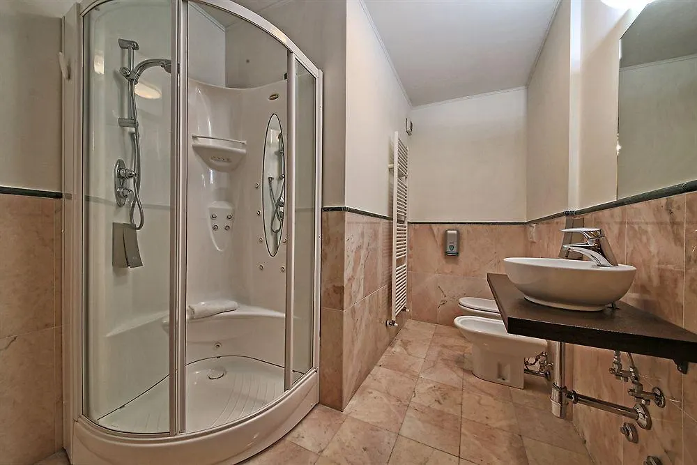 Happy Hotel Atelier Gardone Riviera Centro & Beach Italy