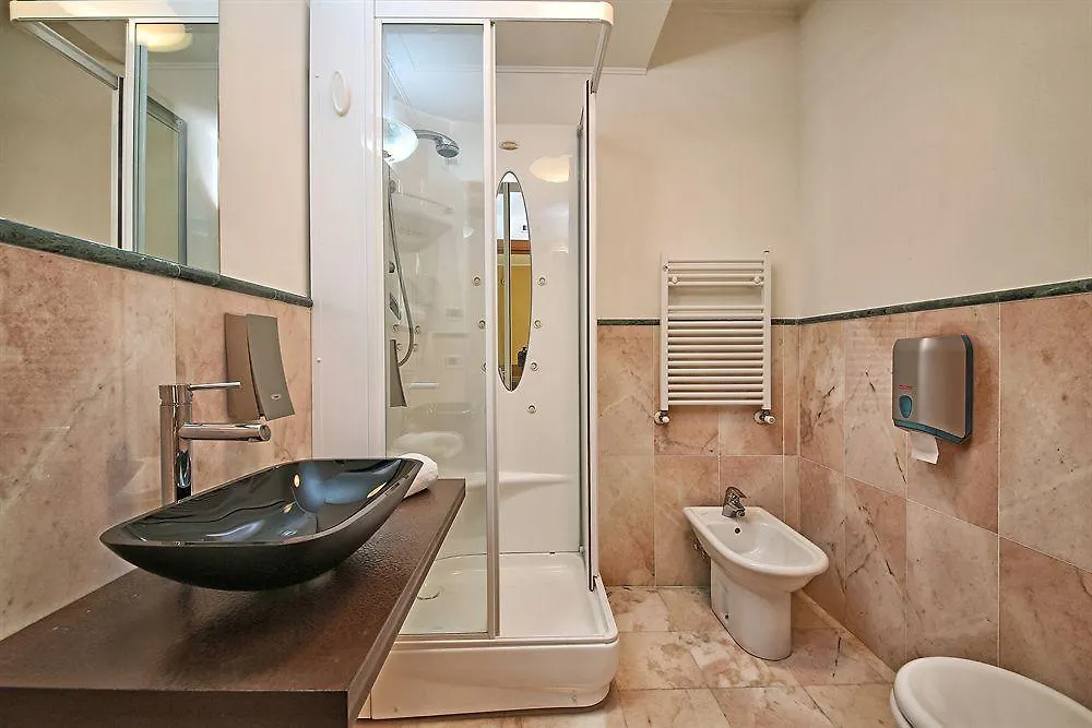 ***  Happy Hotel Atelier Gardone Riviera Centro & Beach Italy