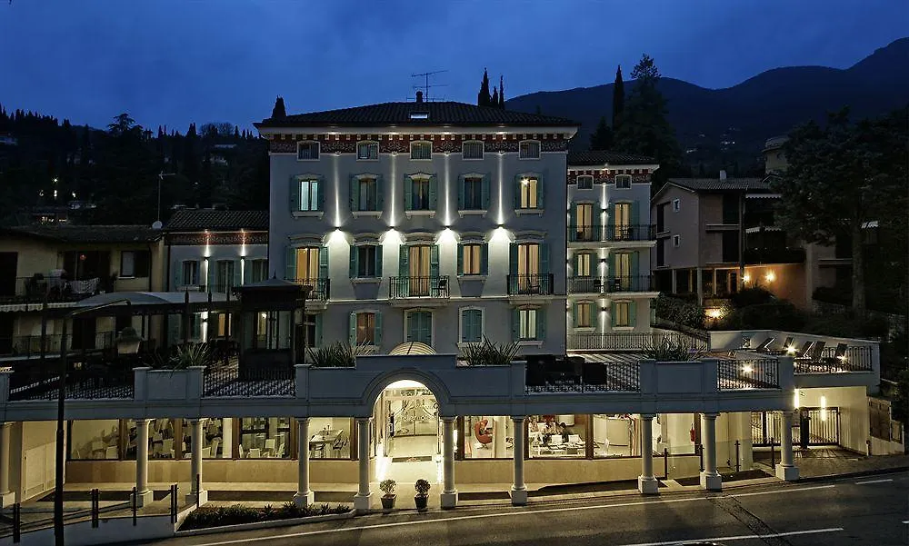 Happy Hotel Atelier Gardone Riviera Centro & Beach 3*,  Italy
