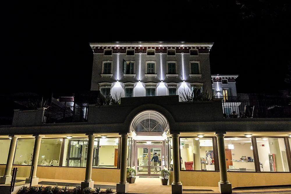 Happy Hotel Atelier Gardone Riviera Centro & Beach