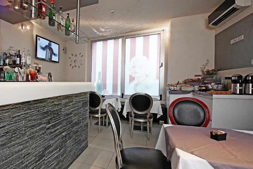Happy Hotel Atelier Gardone Riviera Centro & Beach
