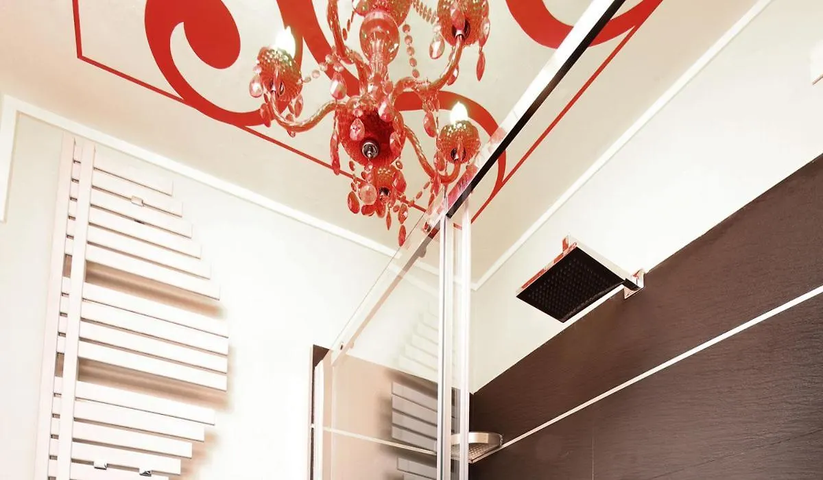 Happy Hotel Atelier Gardone Riviera Centro & Beach 3*,
