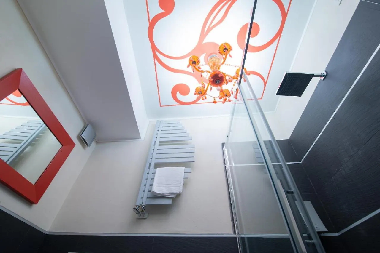 Happy Hotel Atelier Gardone Riviera Centro & Beach 3*,  Italy
