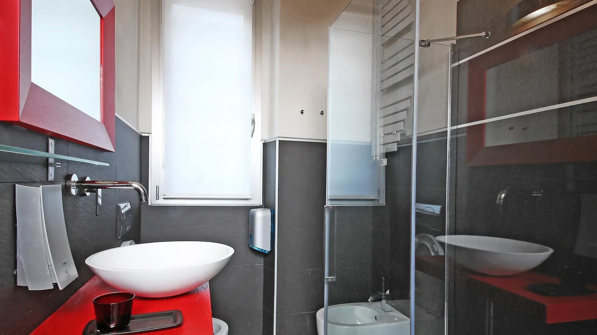Happy Hotel Atelier Gardone Riviera Centro & Beach 3*,  Italy