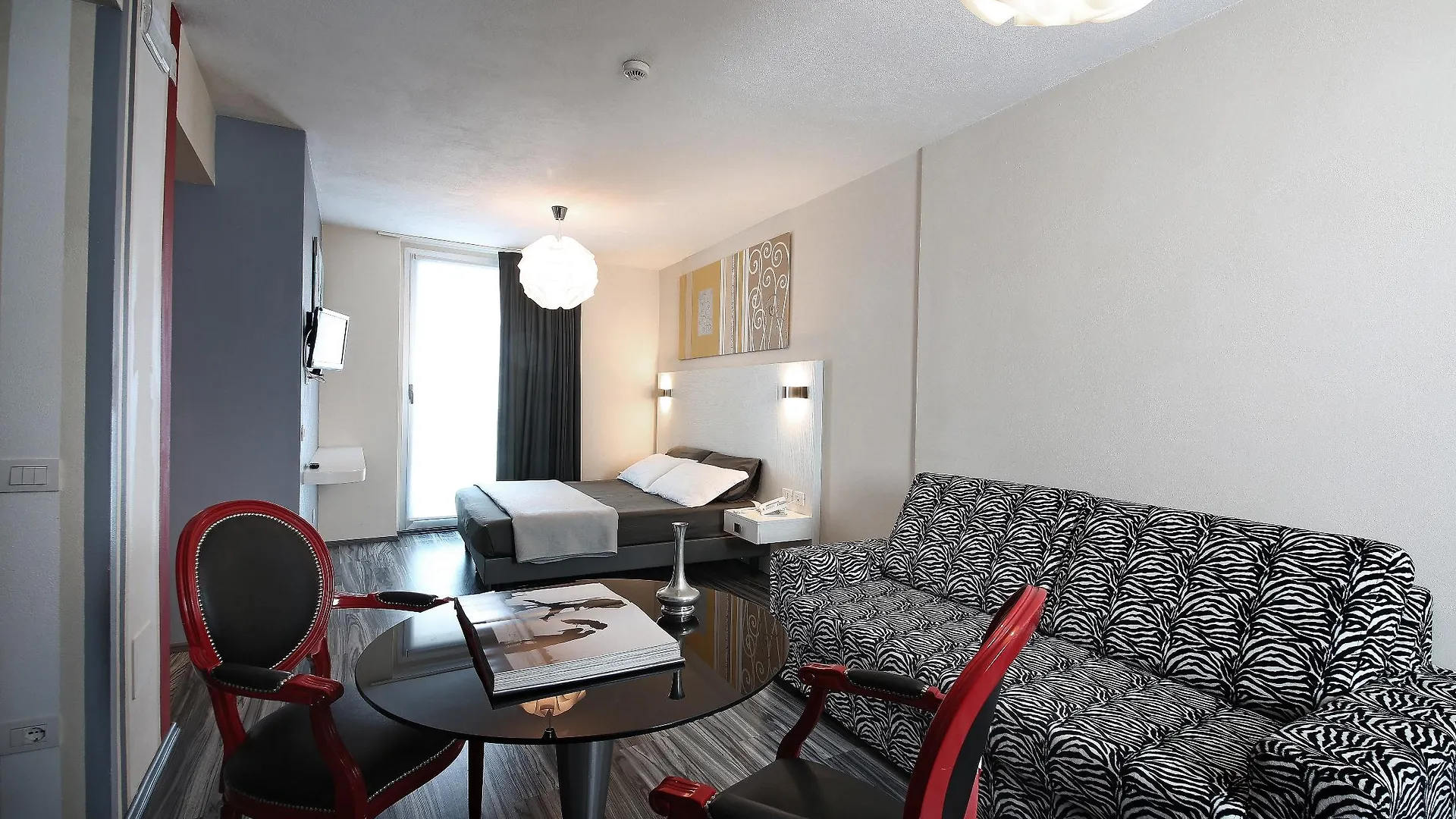 ***  Happy Hotel Atelier Gardone Riviera Centro & Beach Italy
