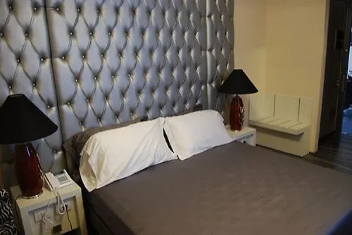 Happy Hotel Atelier Gardone Riviera Centro & Beach