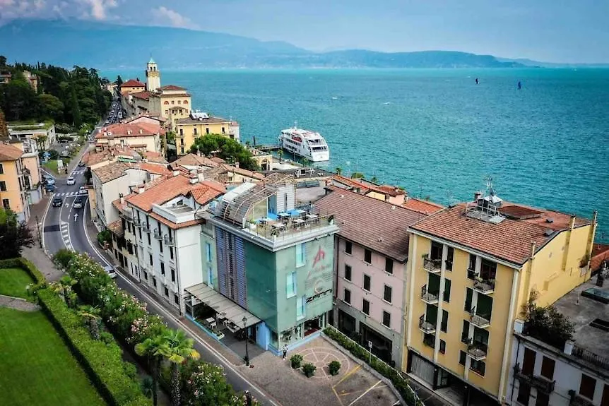 Happy Hotel Atelier Gardone Riviera Centro & Beach