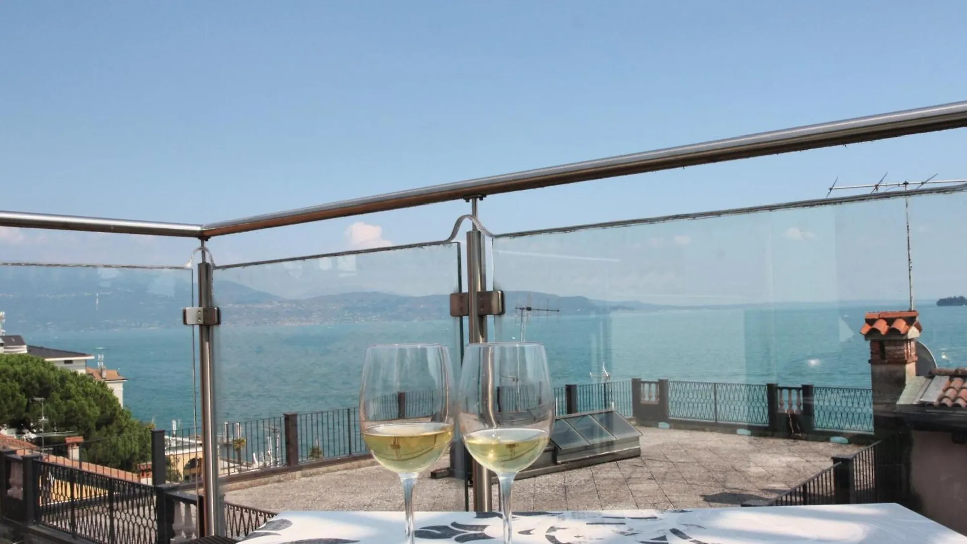 Happy Hotel Atelier Gardone Riviera Centro & Beach 3*,  Italy
