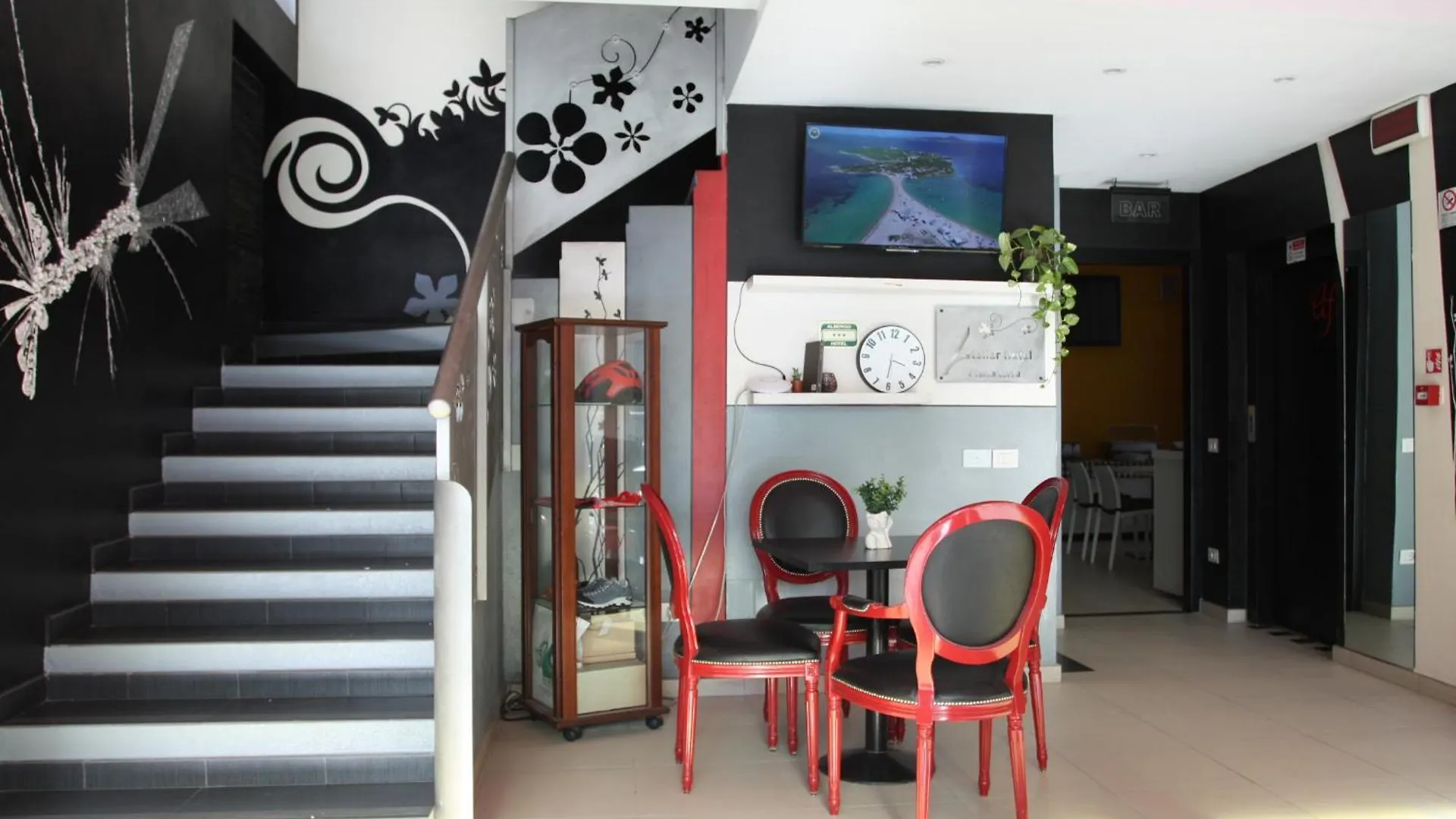 ***  Happy Hotel Atelier Gardone Riviera Centro & Beach Italy