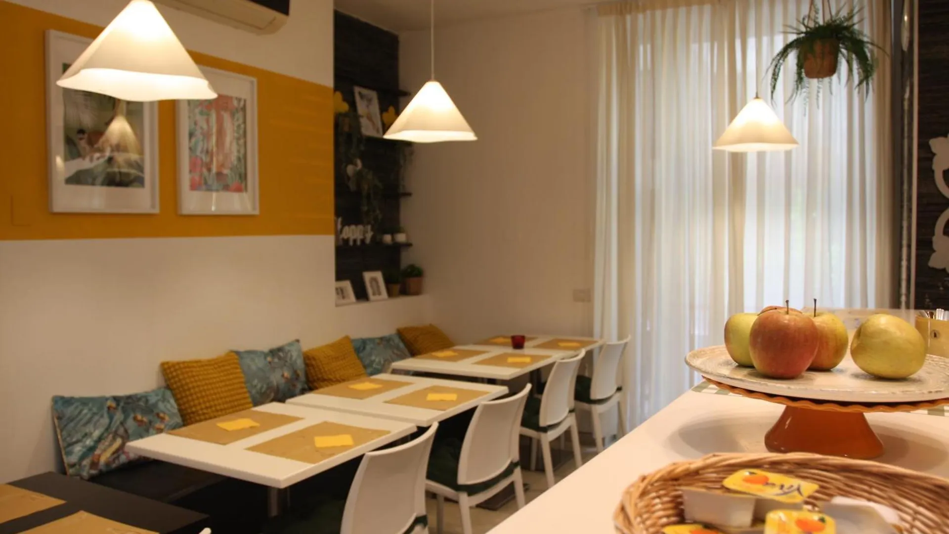 Happy Hotel Atelier Gardone Riviera Centro & Beach