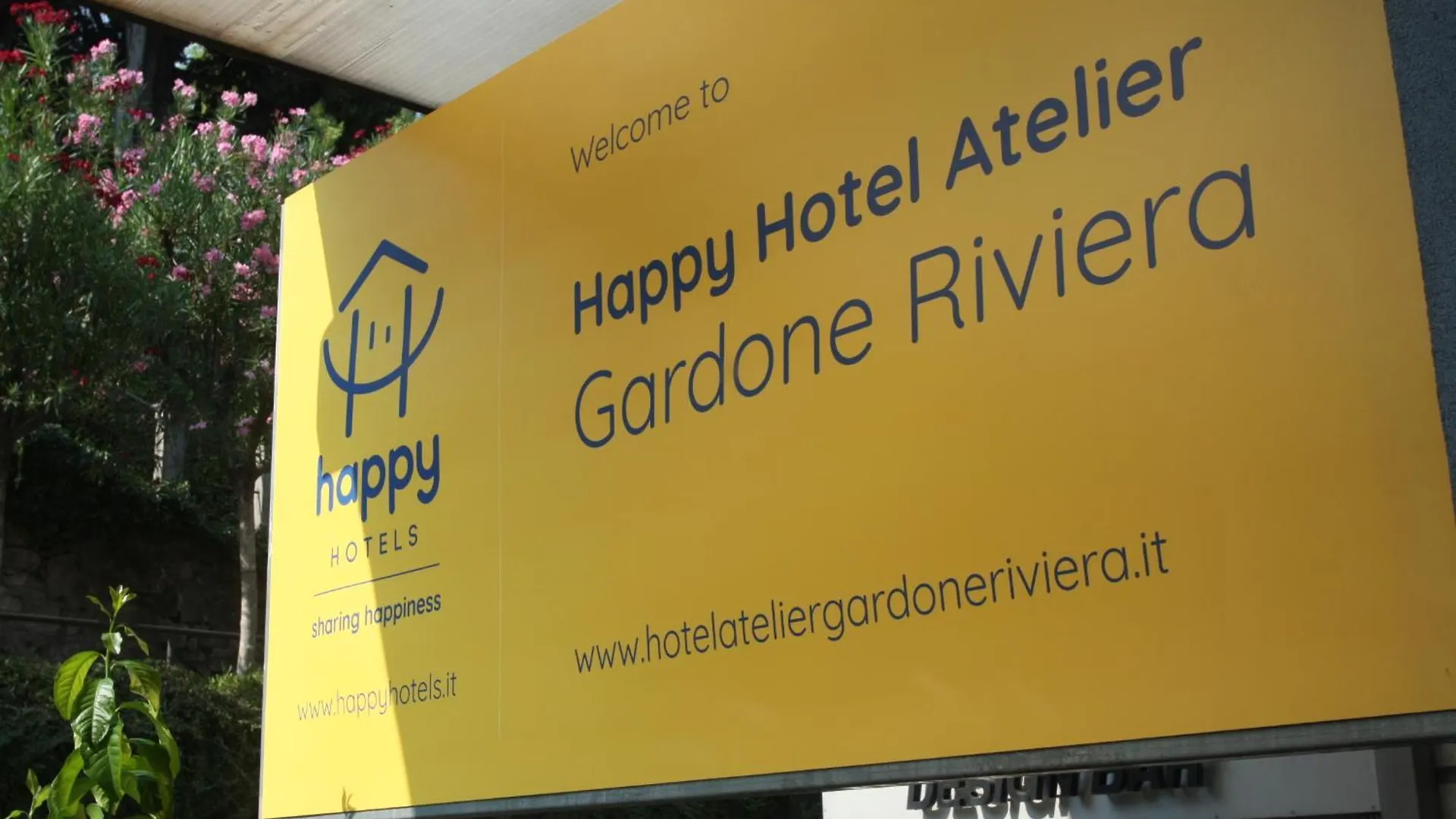 Happy Hotel Atelier Gardone Riviera Centro & Beach 3*,