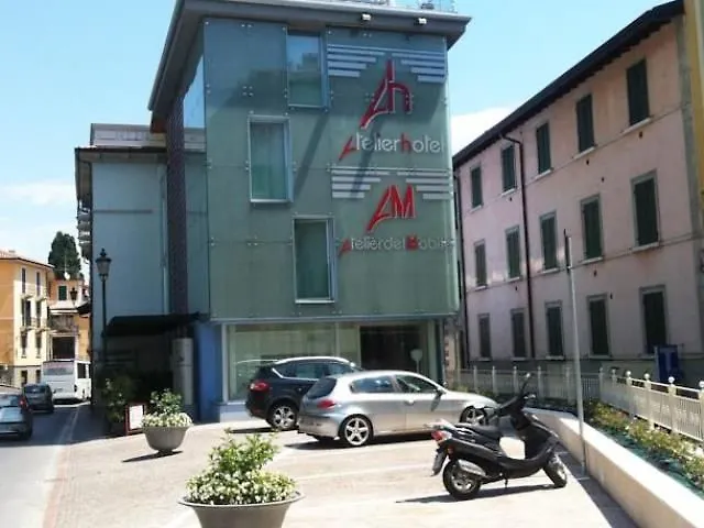 Happy Hotel Atelier Gardone Riviera Centro & Beach 3*,