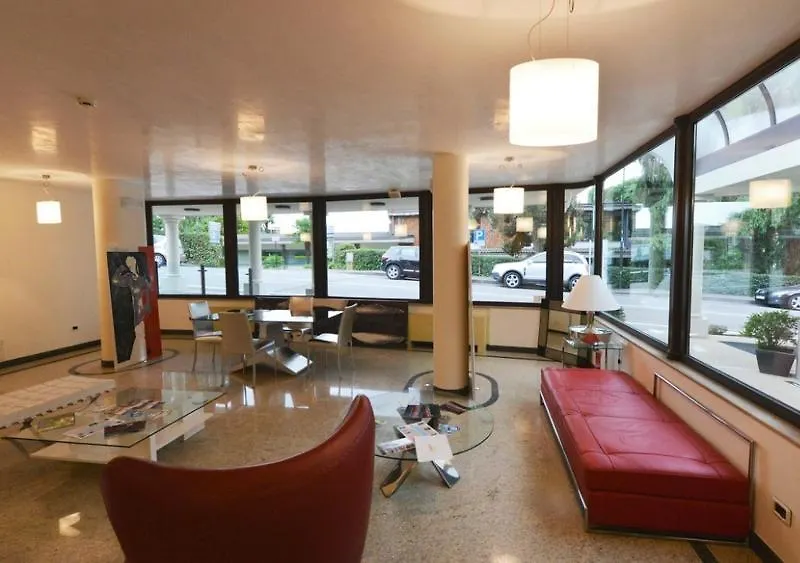 Happy Hotel Atelier Gardone Riviera Centro & Beach