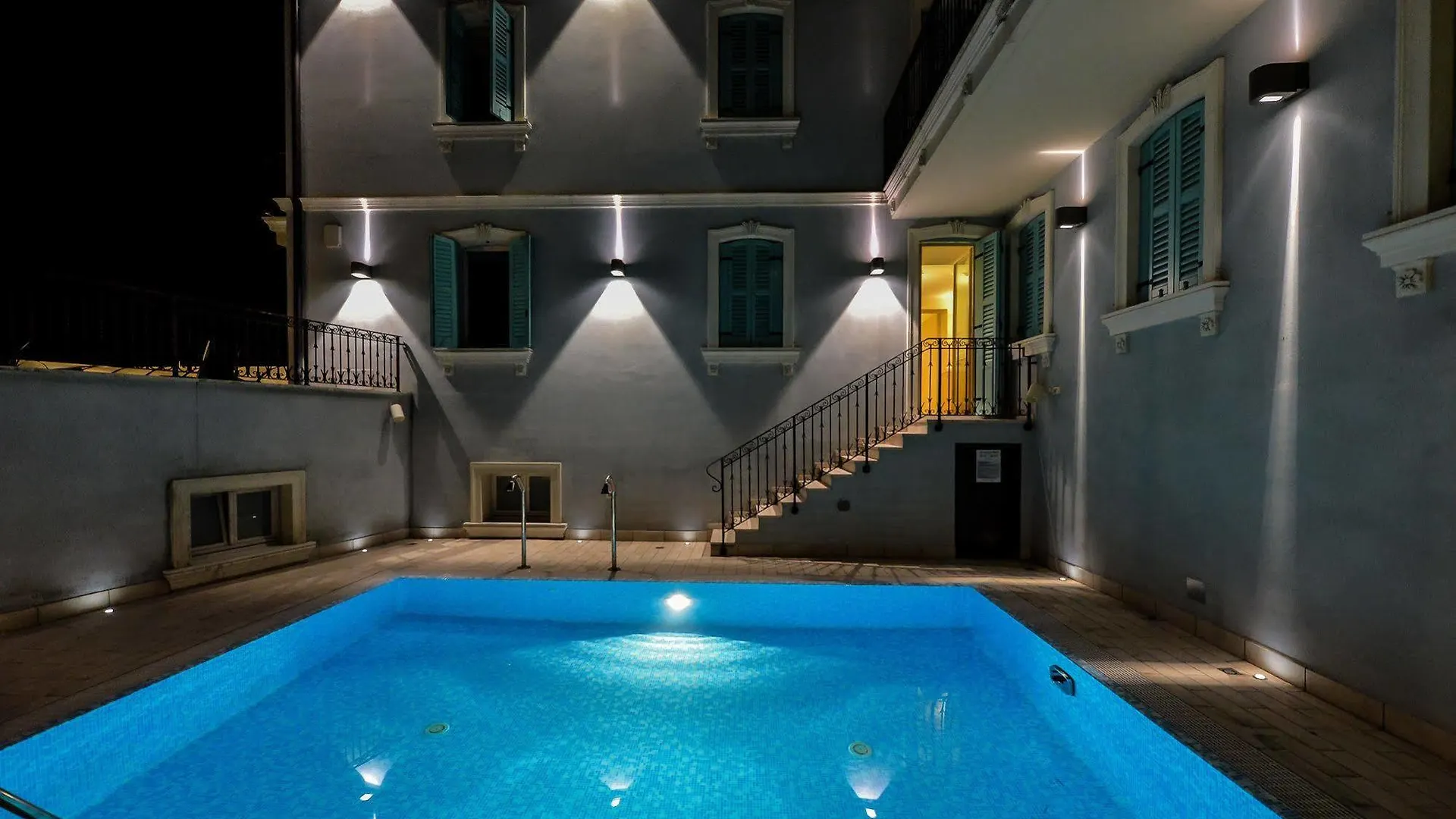 Happy Hotel Atelier Gardone Riviera Centro & Beach