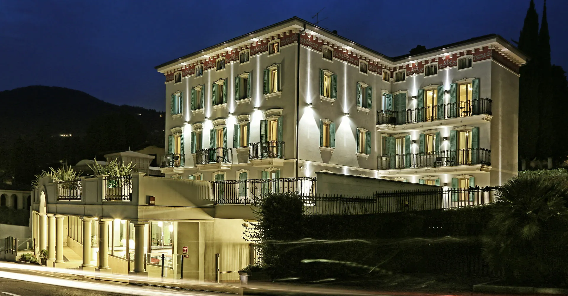 Happy Hotel Atelier Gardone Riviera Centro & Beach
