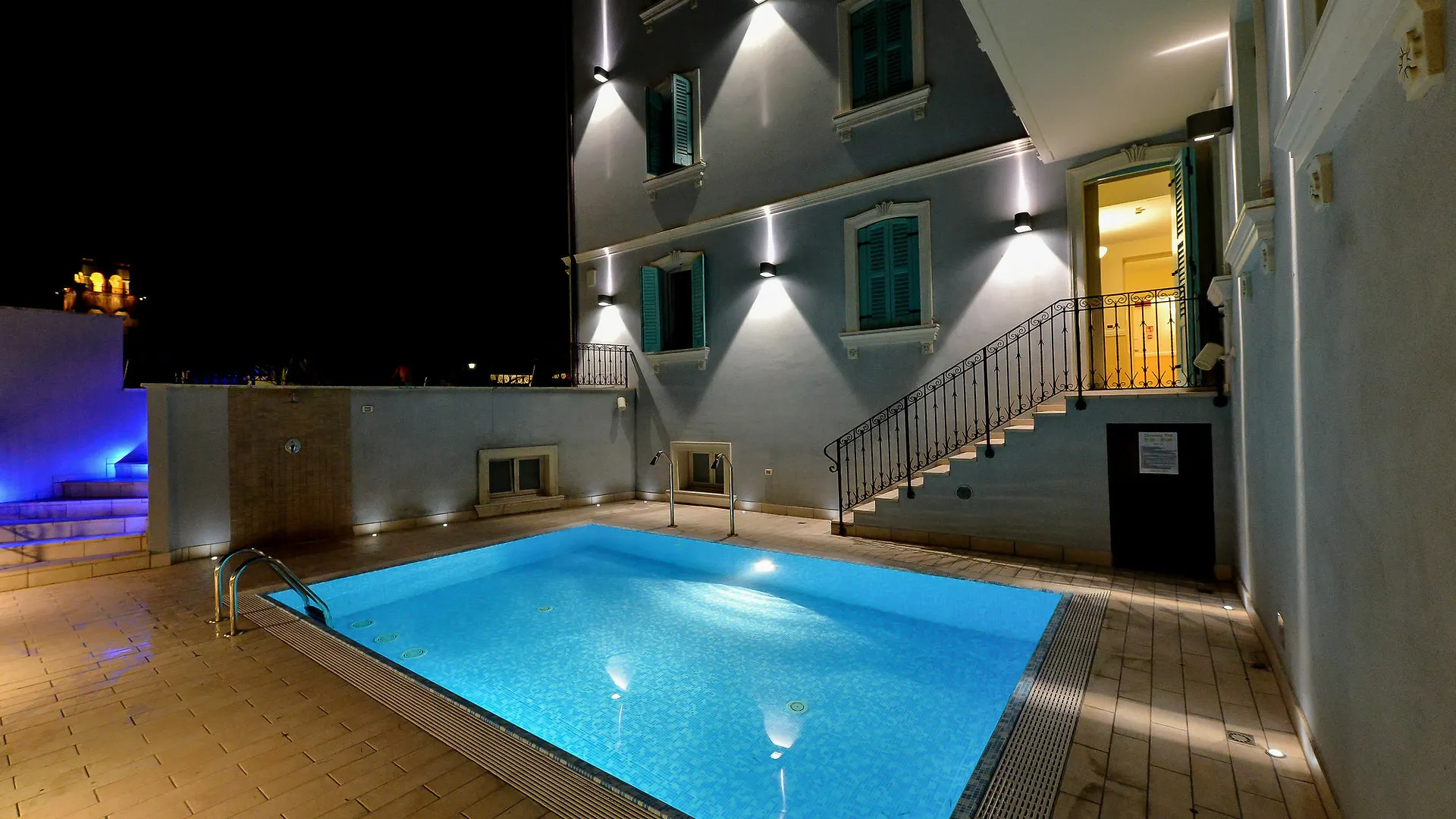 ***  Happy Hotel Atelier Gardone Riviera Centro & Beach Italy