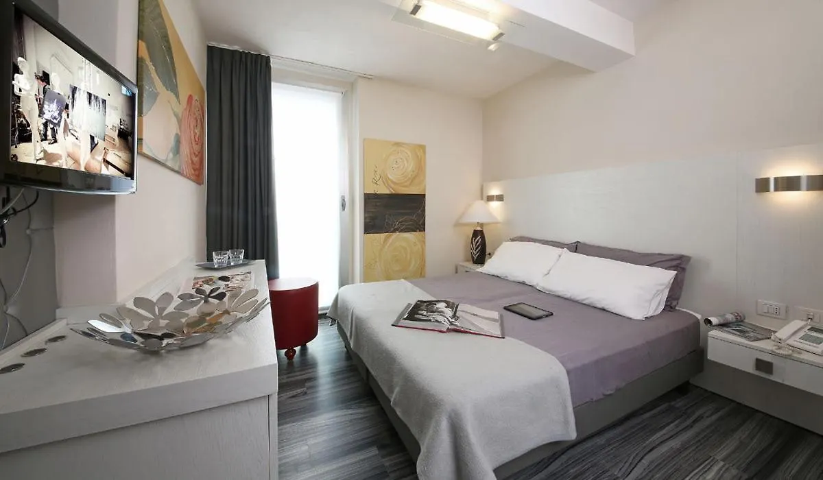 Happy Hotel Atelier Gardone Riviera Centro & Beach