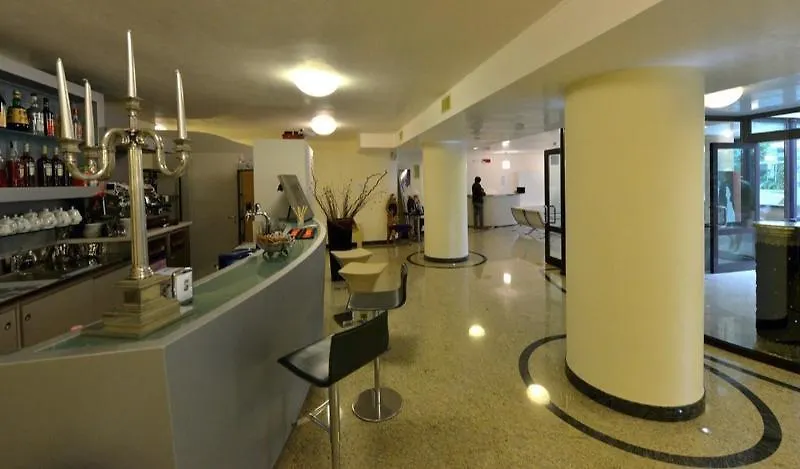 Happy Hotel Atelier Gardone Riviera Centro & Beach